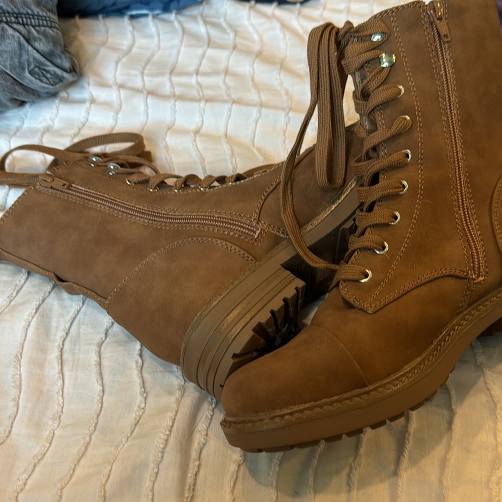 Boots - Picture 2 of 5